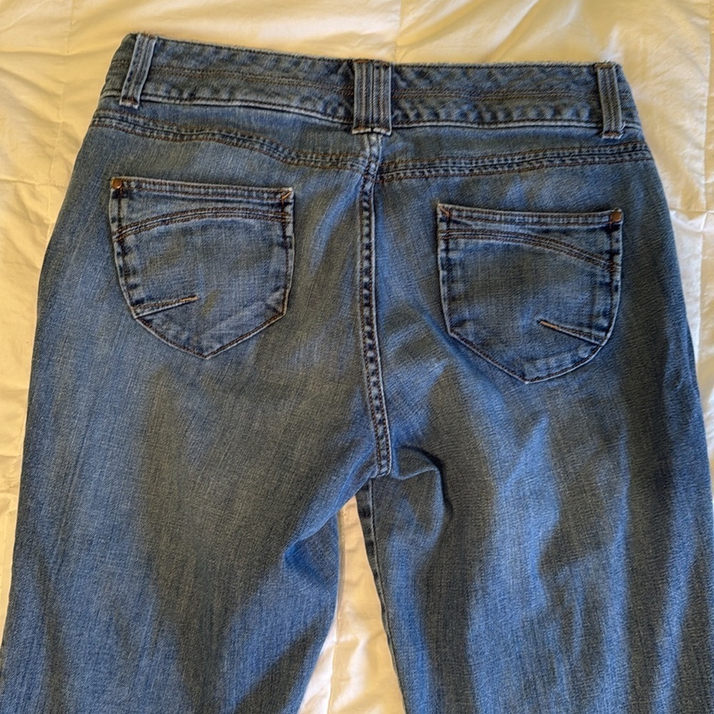 Eddie Bauer Womens Size 8 Jean Capri Pants. Curvy Fit. Cute Pocket Detail. (J19) - Picture 4 of 6